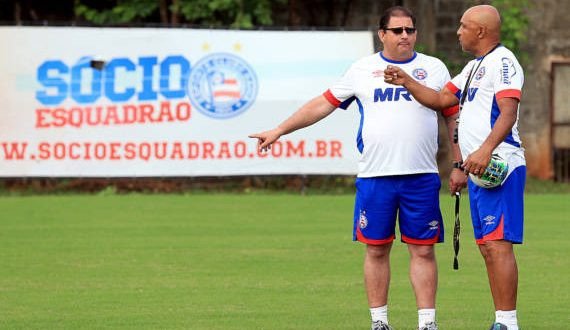 Guto Ferreira testa formação sem vários titulares