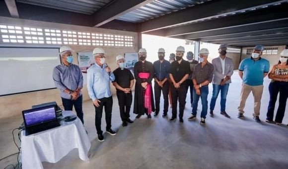 Simões Filho: Prefeito Dinha apresenta obras do novo mercado municipal aos líderes religiosos das igrejas Católicas