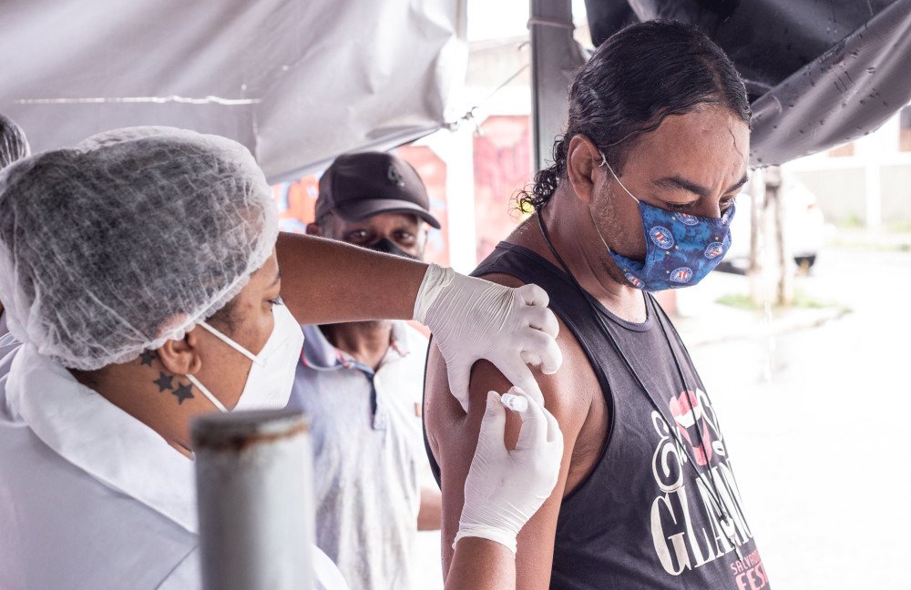 Covid-19: Bahia ultrapassa 80% do público adulto vacinado com pelo menos uma dose