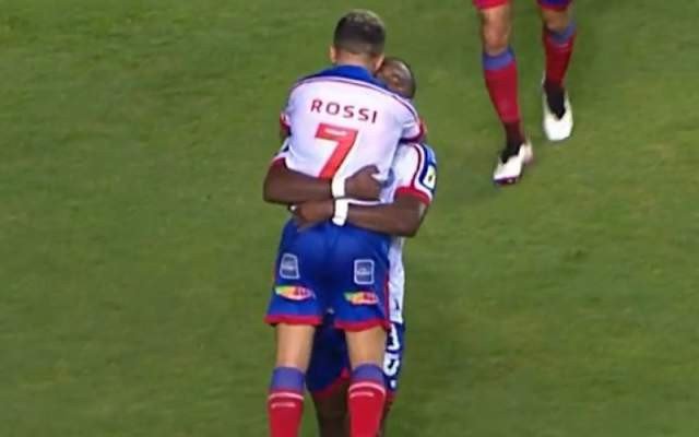 Rodallega marca quatro e Bahia vence Fortaleza pelo Brasileirão