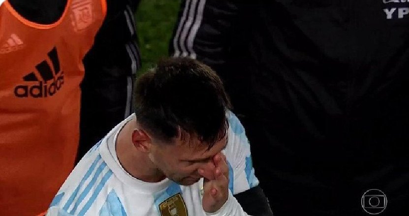 Argentina: Messi chora muito ao levantar troféu da Copa América após partida em que bateu recordes: 'Minha família sofreu e hoje comemora'