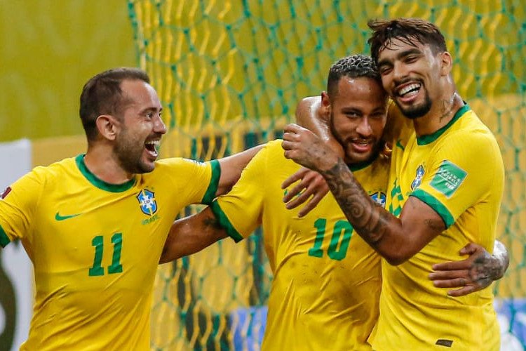 Brasil derrota o Peru e chega à 8ª vitória seguida nas Eliminatórias