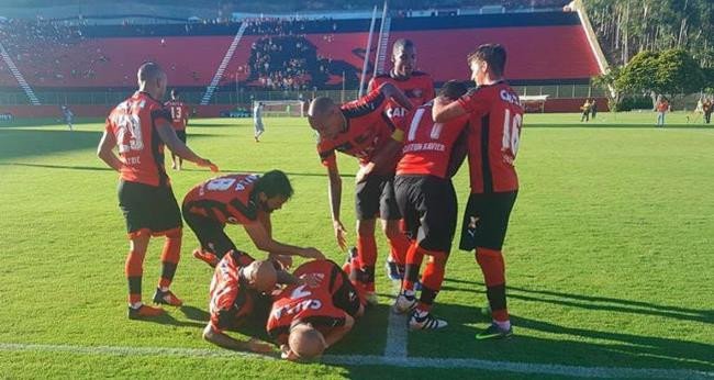 Vitória 100% vence o Atlântico no Barradão fácil. Veja os gols da partis