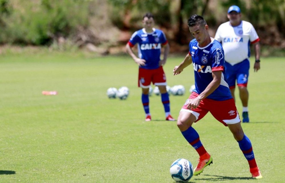 Guto comanda treino tático com foco no Moto Club