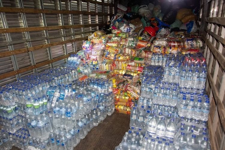 Solidariedade: Comitiva de Candeias leva mais 10 toneladas de alimentos, além de colchões, água, roupas e calçados para o Sul da Bahia