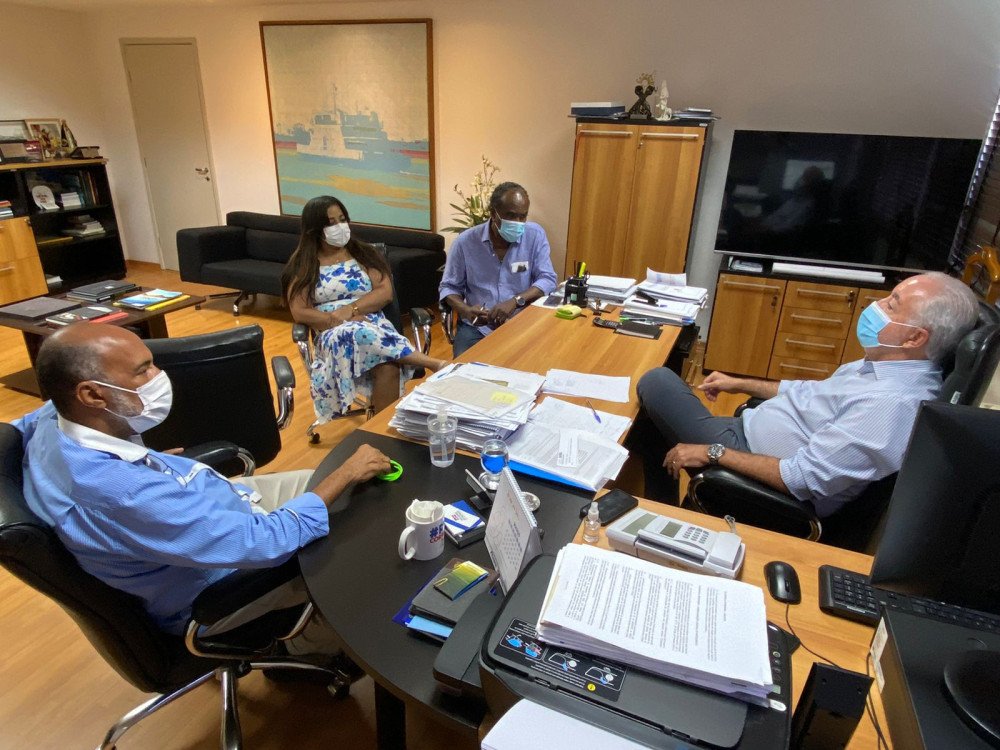 Candeias: Bira Corôa intermedeia reunião entre vice-prefeita e Secretário estadual de Infraestrutura