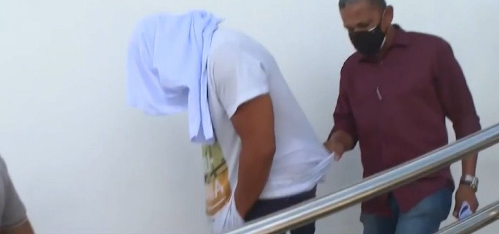 Após pagar fiança, falso médico que passou informações sobre policial é liberado