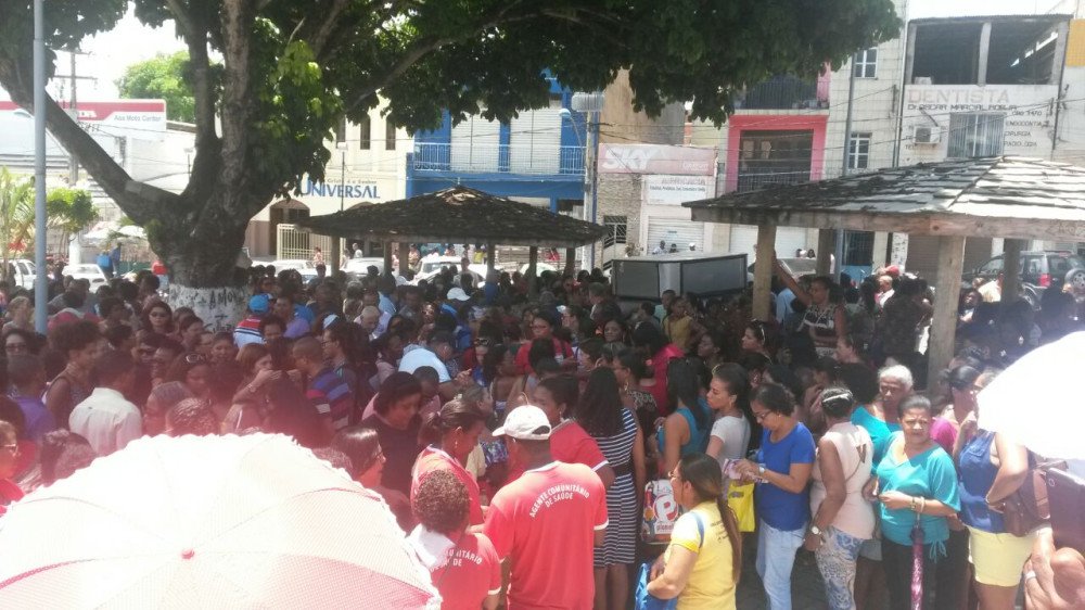Candeias: Servidores encerram paralisação após assembleia