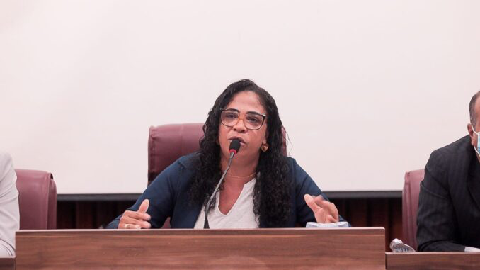 Jodiane questiona atraso no Travessia e cobra posicionamento da prefeitura: ‘Qual foi o problema?’