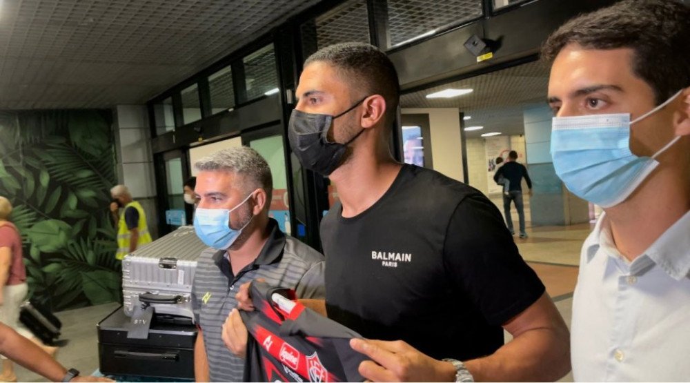 Novo reforço do Vitória, Santiago Tréllez desembarca em Salvador: ''Felicidade''