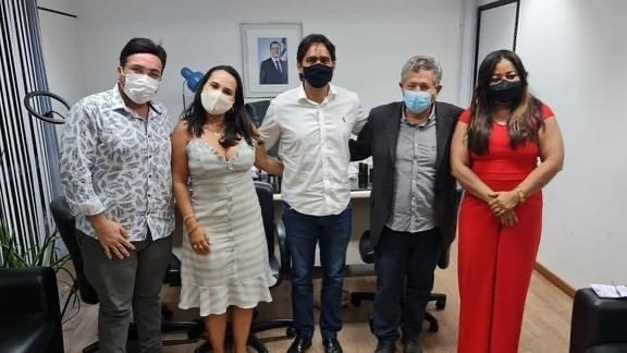 Ao lado de Caetano, Dr. Pitágoras anuncia novos investimentos do governo do Estado em Candeias.