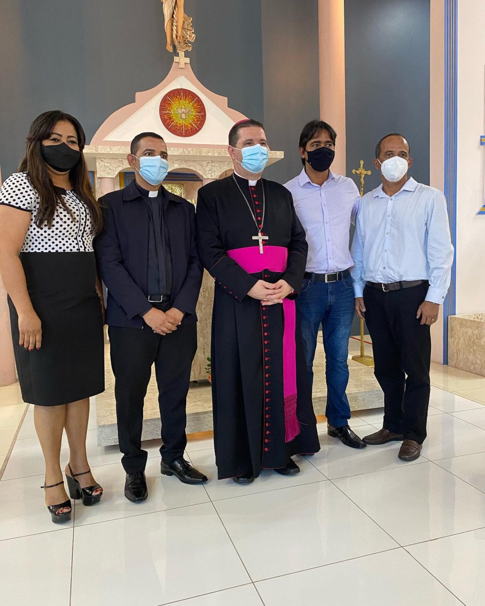 Dom Dirceu tem encontro prefeitos e autoridades da RMS