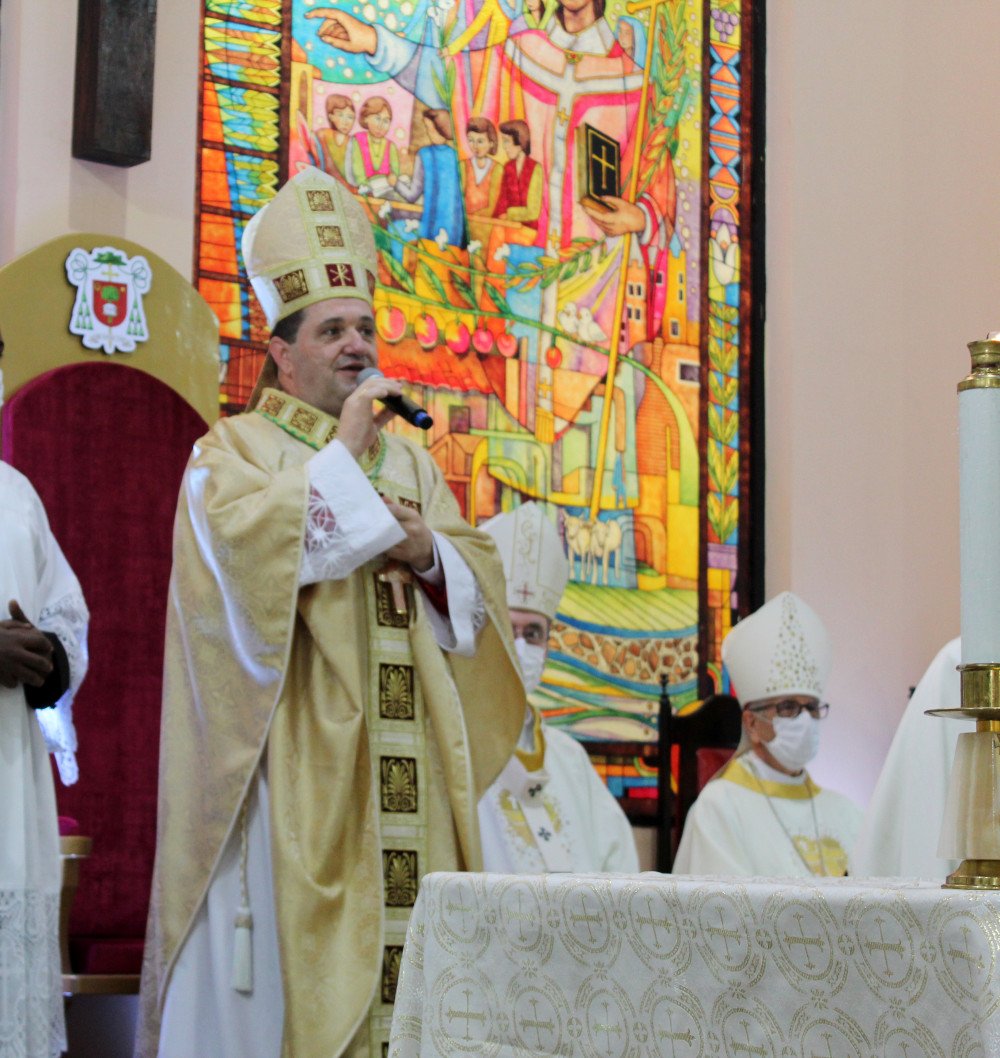 Dom Dirceu toma posse como bispo da diocese de Camaçari