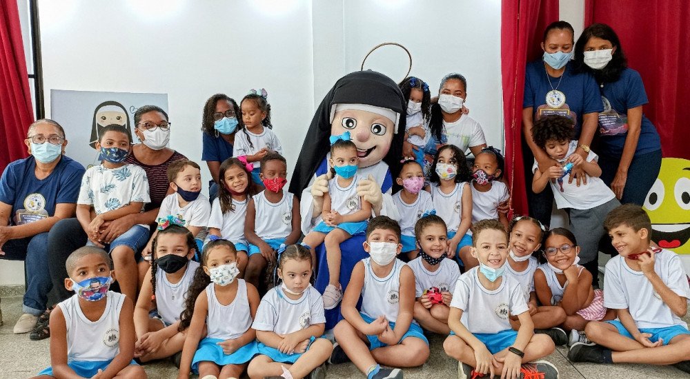 Cantinho do Guri recebe visita da OSID e arrecada alimentos em projeto pedagógico de retorno social