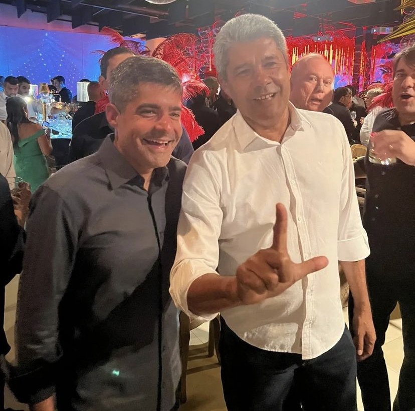 CONCORRENTES, ACM NETO E JERÔNIMO SE ENCONTRAM EM ANIVERSÁRIO E TIRAM FOTO JUNTOS