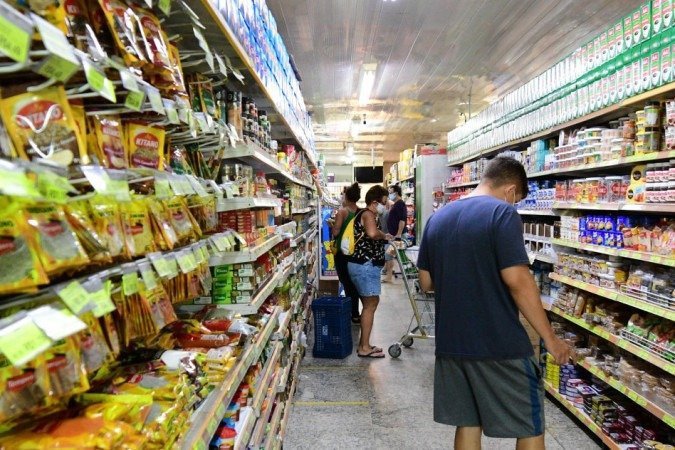 Alimentação faz brasileiros se endividarem no cartão de crédito