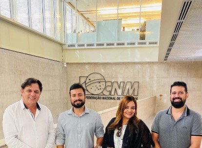 Prefeita Cibele Carvalho vai até Brasília e trata de importantes pautas para Rafael Jambeiro no Ministério da Saúde e Confederação Nacional dos Municípios.