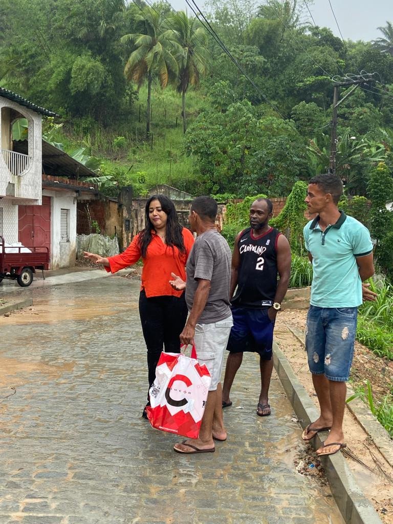 Vice-prefeita e defesa civil verificam de perto ruas que sofreram com fortes chuvas em Candeias