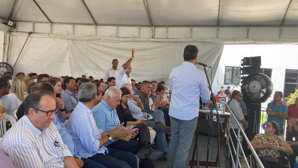 Prefeito do PSDB declara apoio a Jerônimo e elogia ações de Rui Costa no oeste baiano