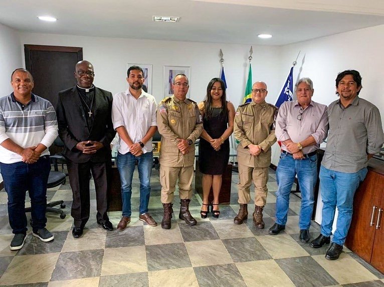 Comitiva de Candeias se reúne com o comandante regional da PM para tratar de demandas pertinentes à segurança pública no município