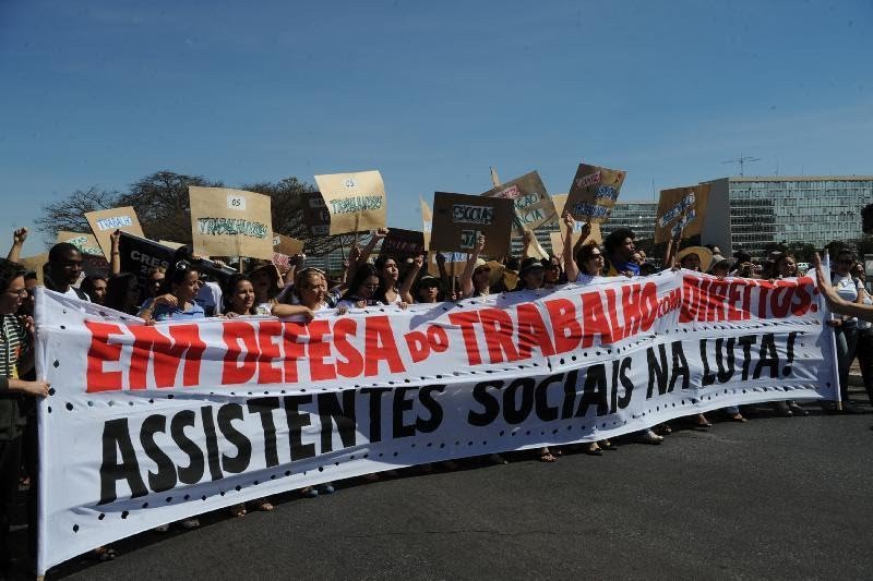 Dia do Assistente Social: projetos que criam piso salarial estão parados no Congresso Nacional