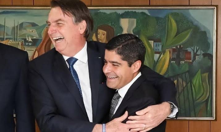 Bolsonaro avalia abrir mão da candidatura de Roma para apoiar ACM Neto, diz jornal