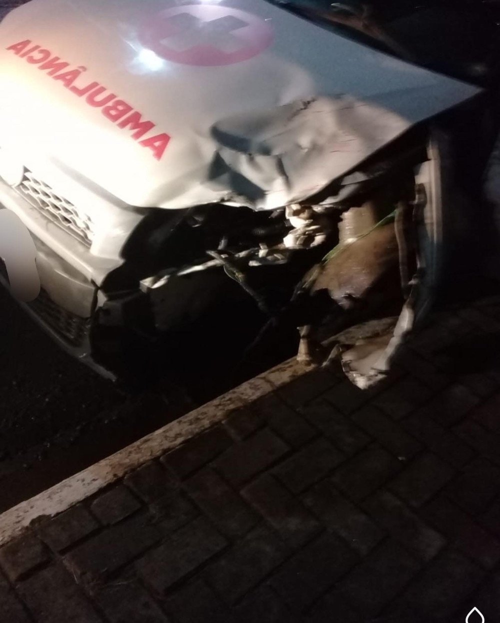 Prefeitura envia nota sobre acidente envolvendo ambulância e duas motos, que deixou jovem Lucas Correia em estado grave
