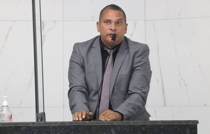 Camaçari: Vereador Dentinho emite nota após representação de colega contra ele