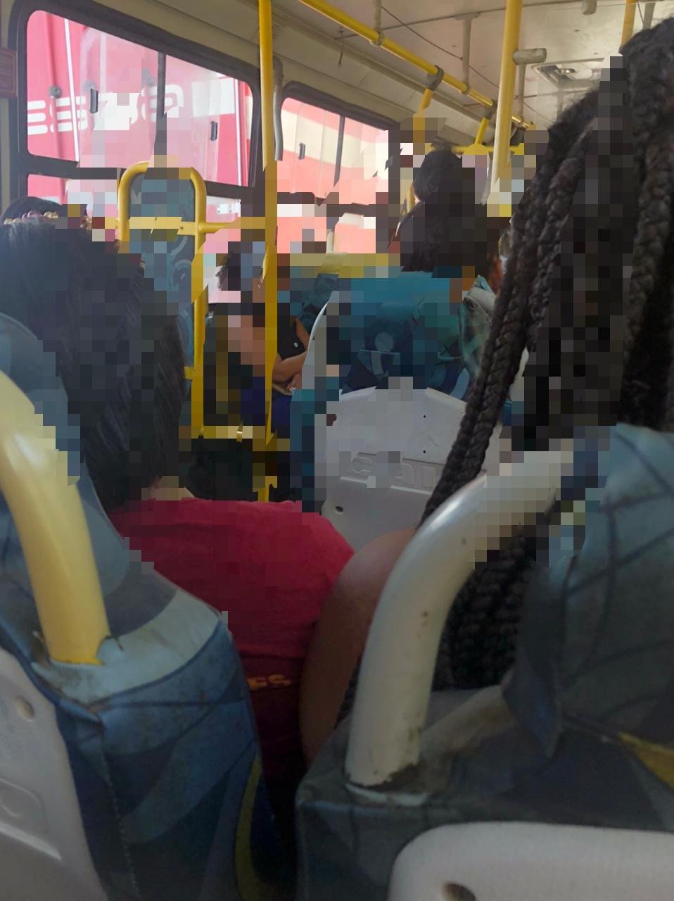 Ônibus em direção à Candeias é assaltado em Salvador