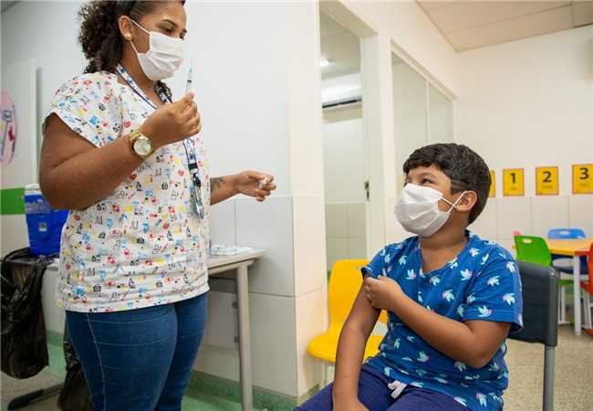 Vacinação contra Covid 19 para crianças de 3 e 4 anos ocorre na Biblioteca Municipal em Madre de Deus