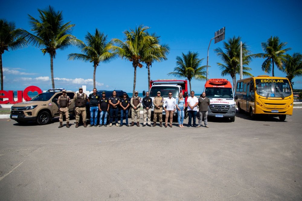 Prefeito de Madre de Deus entrega cinco veículos oficiais para prestar serviços à comunidade