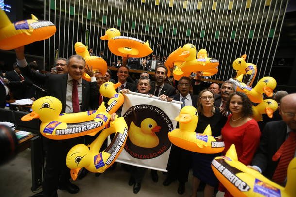 Câmara aprova terceirização para todas as atividades. Entenda o que muda