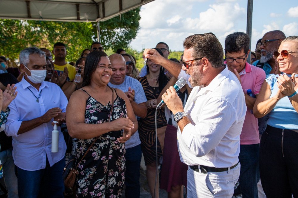 Prefeito de Madre de Deus entrega mais uma casa do Programa Morar Madre