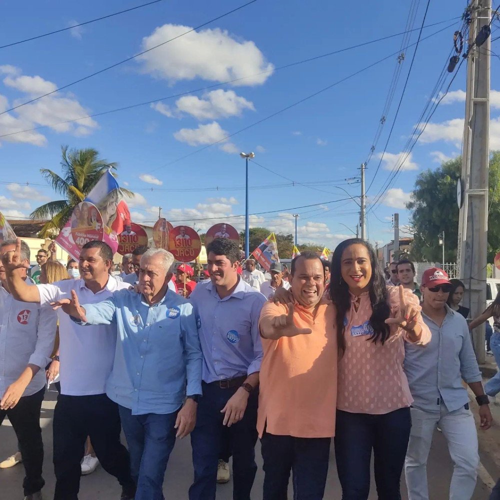 Candidata à Câmara Federal, Luana do Brasil participa de atividade de Lula, Jerônimo, Geraldo e Otto em Irecê