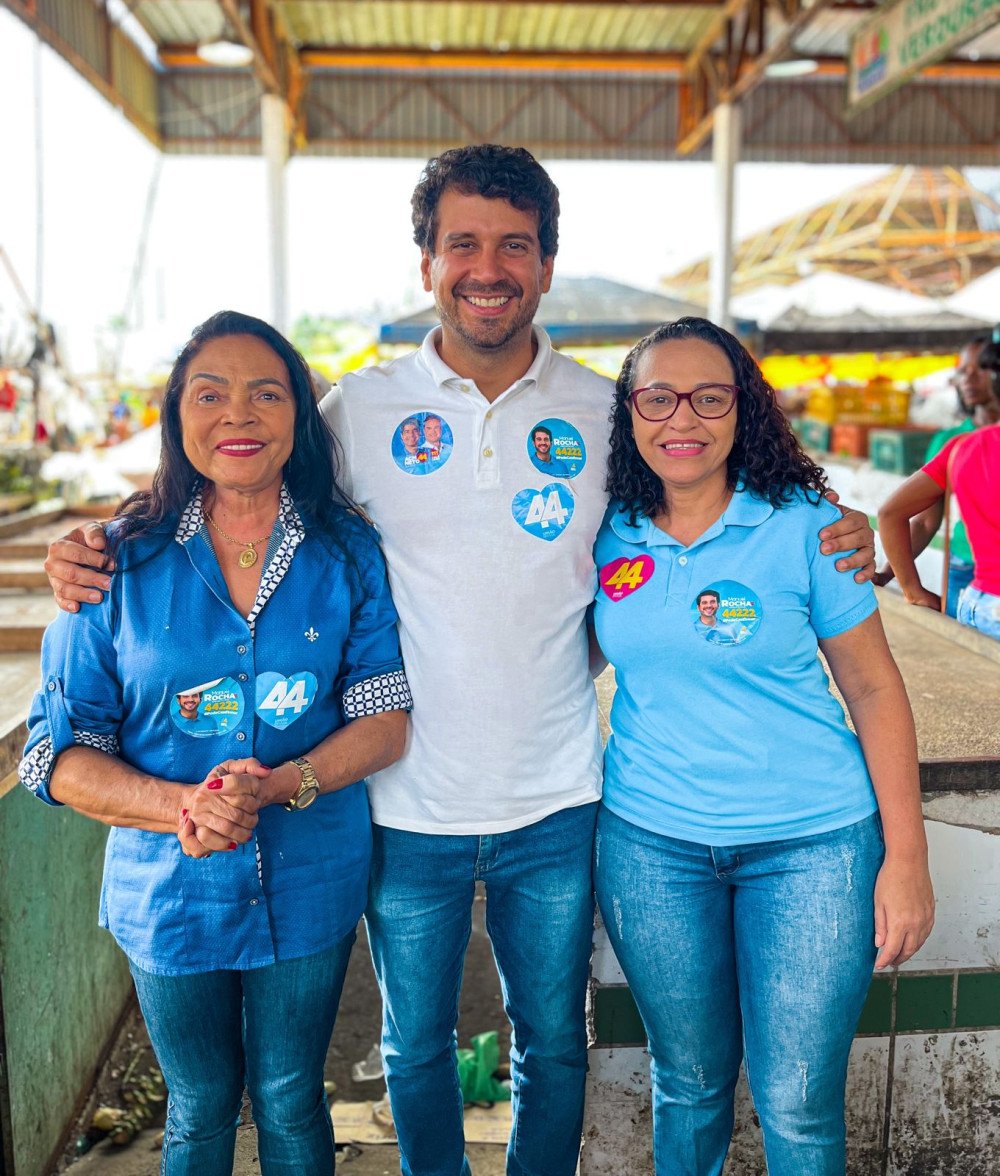 Eleições 2022: Manuel Rocha ao lado de Amiga Jú e Tonha Magalhães realiza manhã de conversa com a população no centro de Candeias