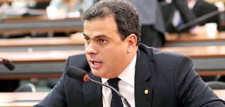 Deputado JC Barcelar é vaiado após votar em terceirização !