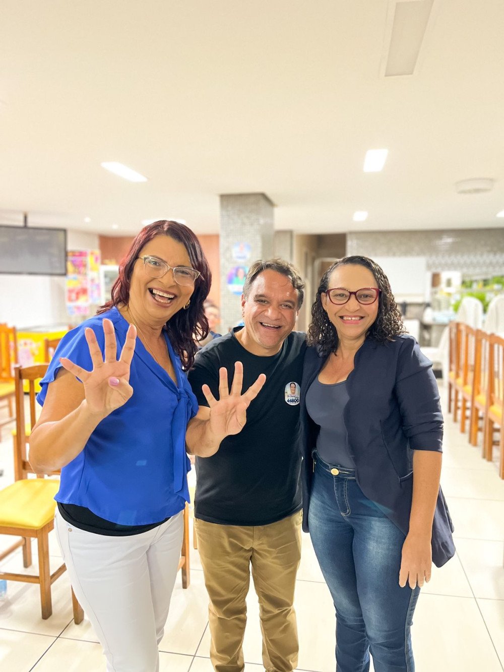 Vereadora Tânia Batista reafirma apoio à Amiga Jú para deputada federal em reunião com lideranças e apoiadores em Candeias