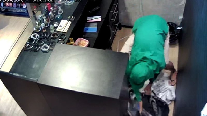 Loja de roupa em avenida movimentada de Lauro de Freitas é assaltada