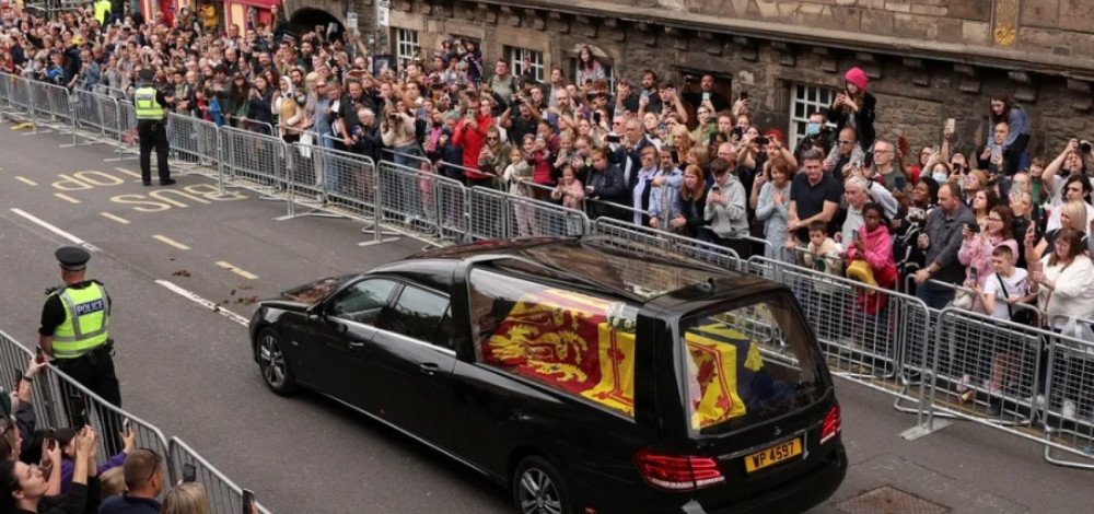 Cortejo da rainha Elizabeth II chega a Edimburgo, na Escócia; funeral será no dia 19
