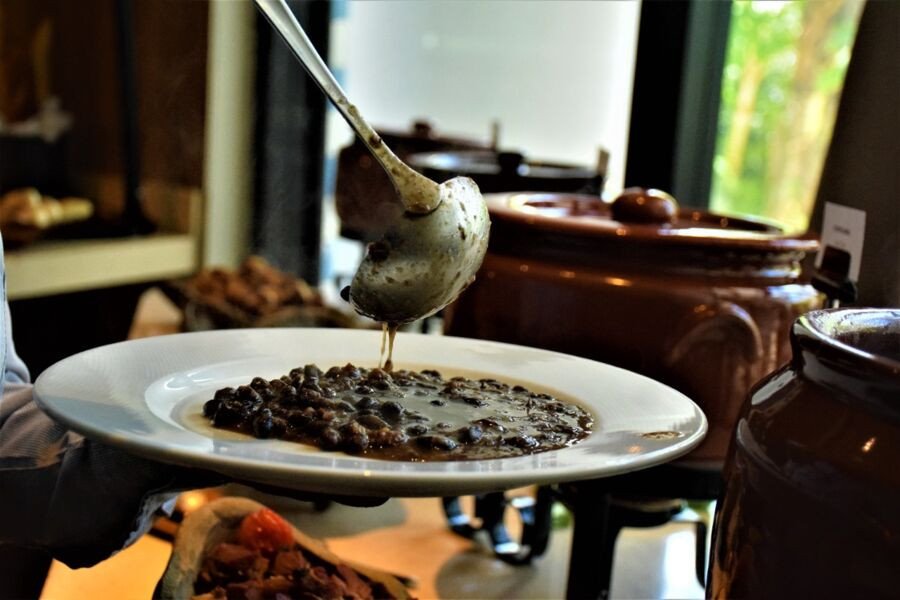 Três em cada dez famílias brasileiras passam fome, aponta estudo