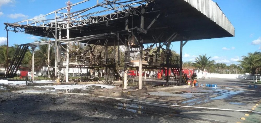 Incêndio em distribuidora de Feira de Santana resulta em duas pessoas feridas