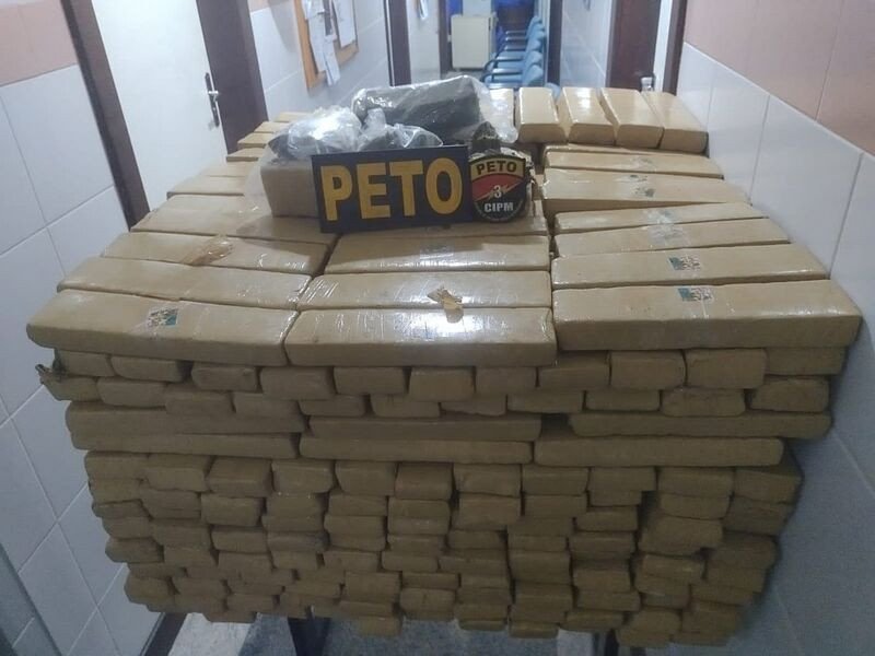 Meia tonelada de maconha é apreendida no bairro de Cajazeiras