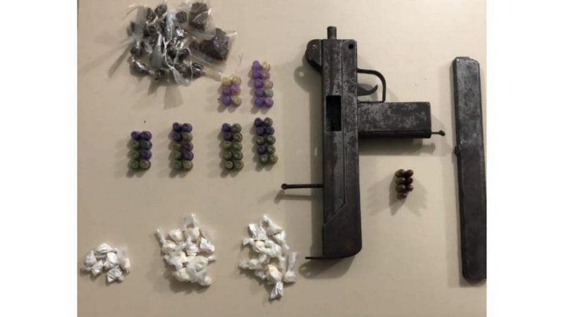 Suspeito do tráfico morre após confronto com policiais em Simões Filho