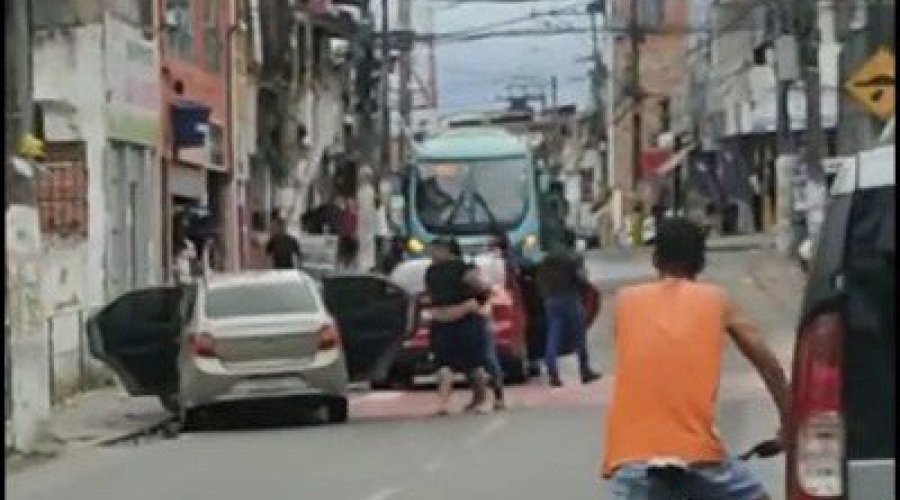 Homem é baleado durante tiroteio no bairro de Tancredo Neves