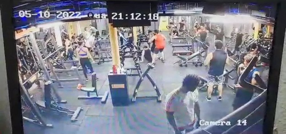 Jovem é agredido ao se negar a dividir aparelho em academia de Salvador