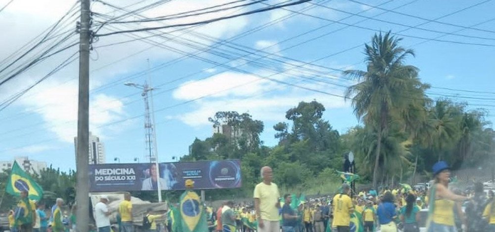 Bolsonaristas fazem protesto na Mouraria e na Av. Paralela, em Salvador