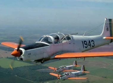 Avião da FAB desaparecido em SC é encontrado com duas pessoas mortas