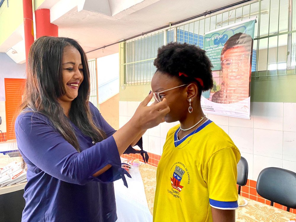 Vice-prefeita Marivalda participa de entrega de mais de 60 óculos para crianças da rede municipal de ensino.