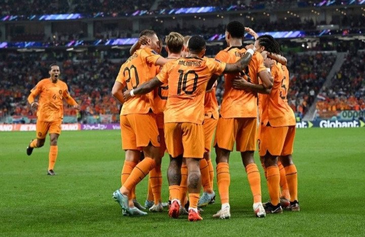 Holanda vence Senegal por 2 a 0 na estreia na Copa