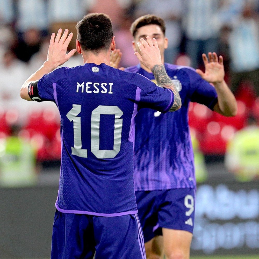 Messi estreia na Copa e tem sua chance final para ser Maradona